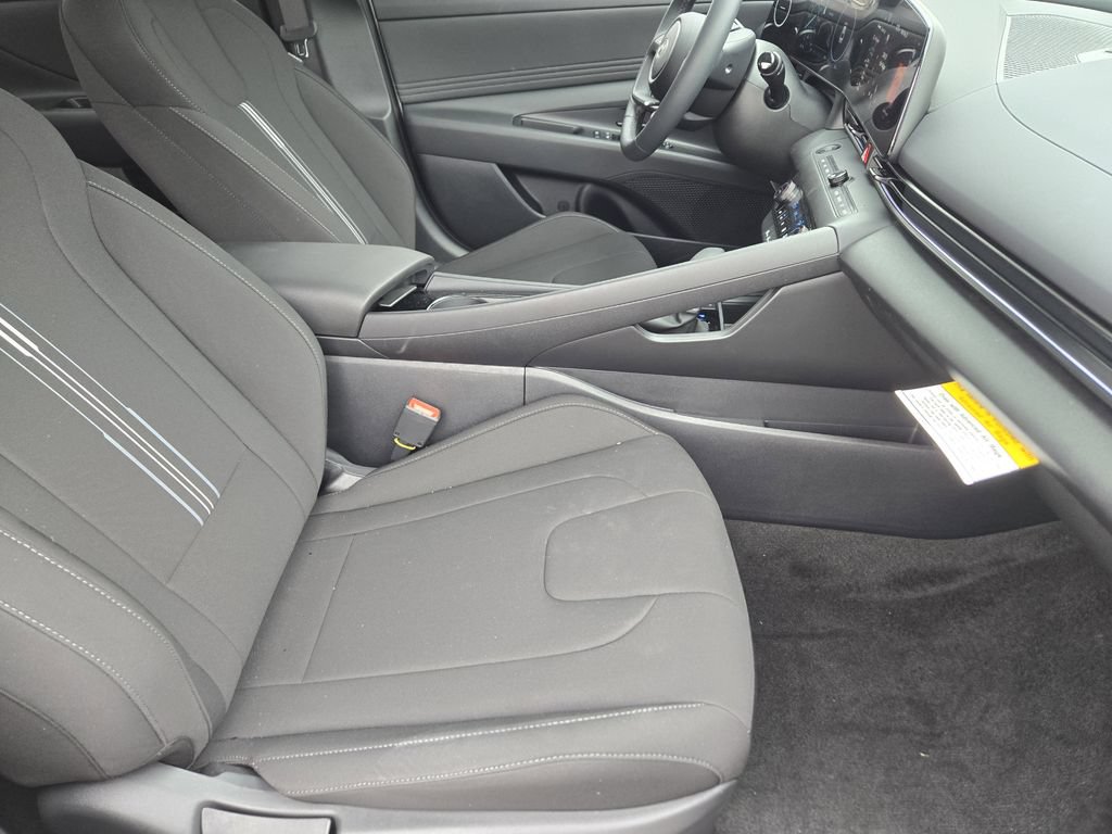 New 2026 Hyundai Elantra SEL FWD image 15