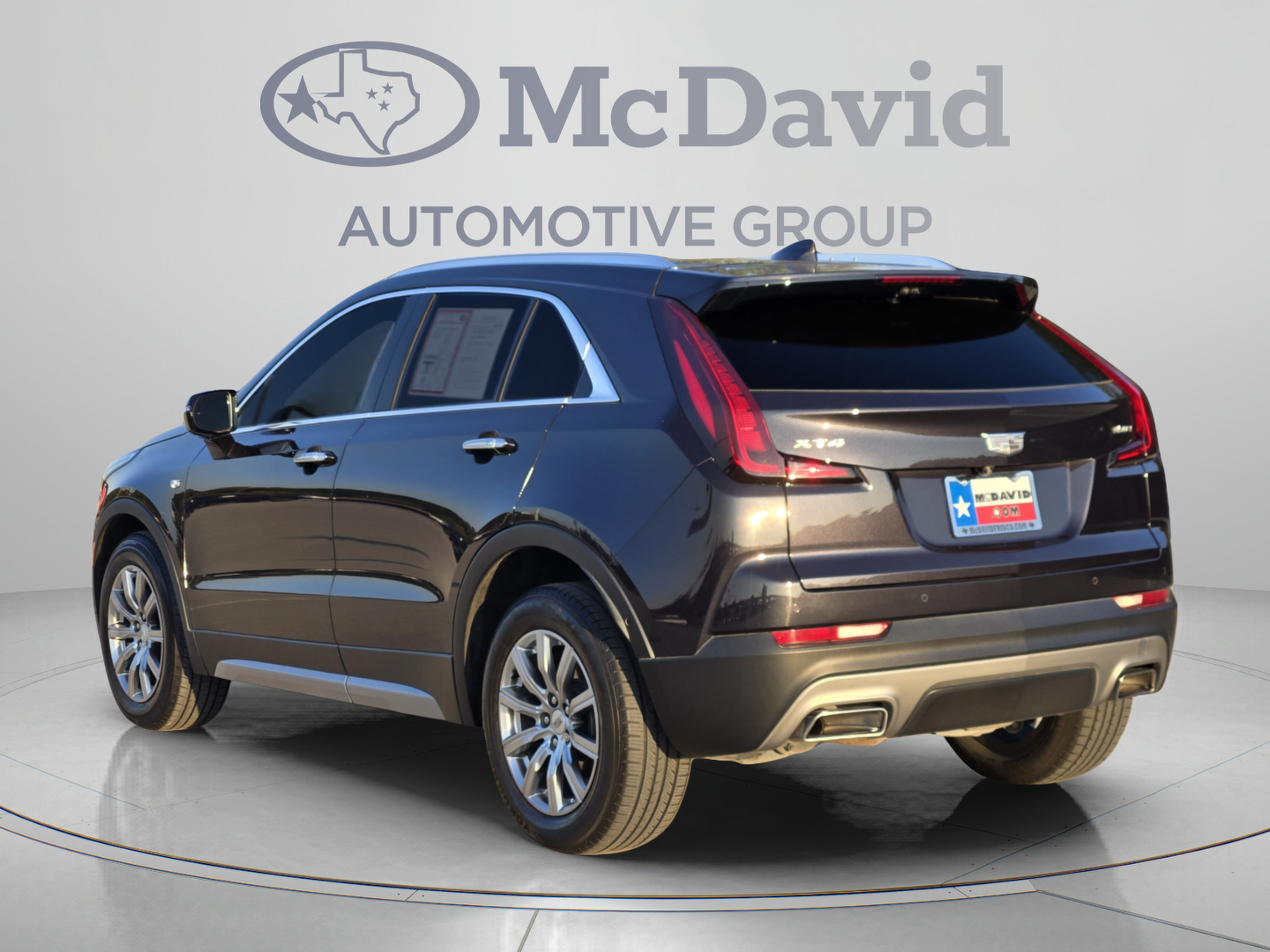 Used 2022 Cadillac XT4 Premium Luxury w/ Enhanced Visibility Package FWD image 4