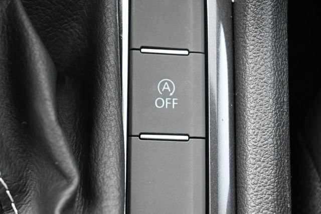 Used 2023 Volkswagen Tiguan SE w/ Panoramic Sunroof Package FWD image 24
