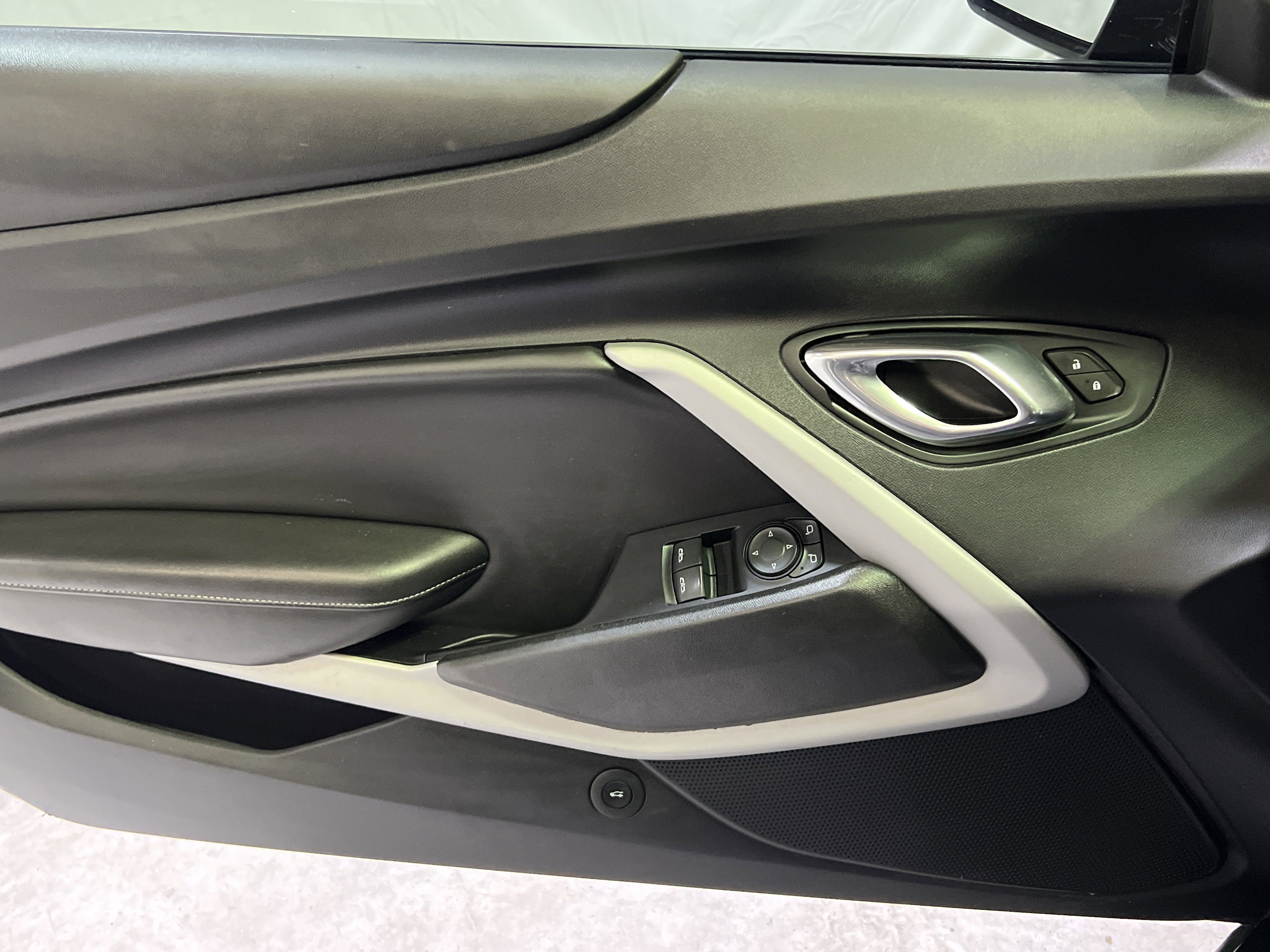 Used 2020 Chevrolet Camaro LS image 27