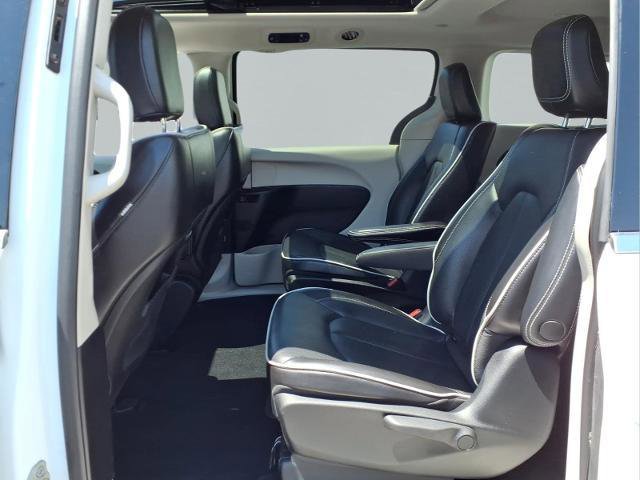 Used 2022 Chrysler Pacifica Limited FWD image 21