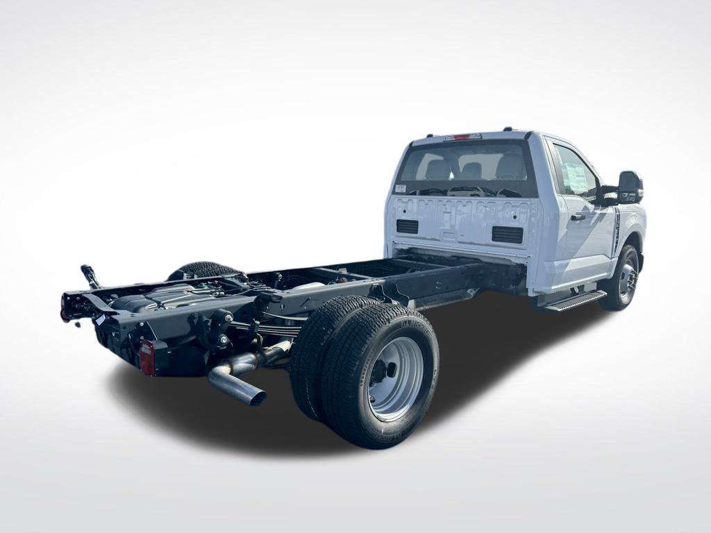 New 2026 Ford F350 XL w/ XL Chrome Package RWD image 4