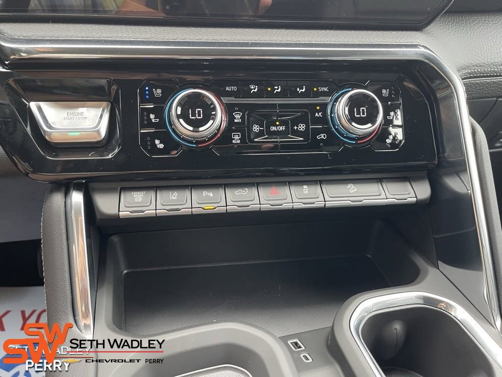 New 2025 GMC Sierra 2500 Denali w/ Denali Reserve Package AWD/4WD image 30