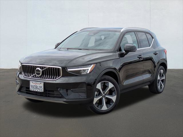 Used 2025 Volvo XC40 B5 Core w/ Protection Package Premier image 1