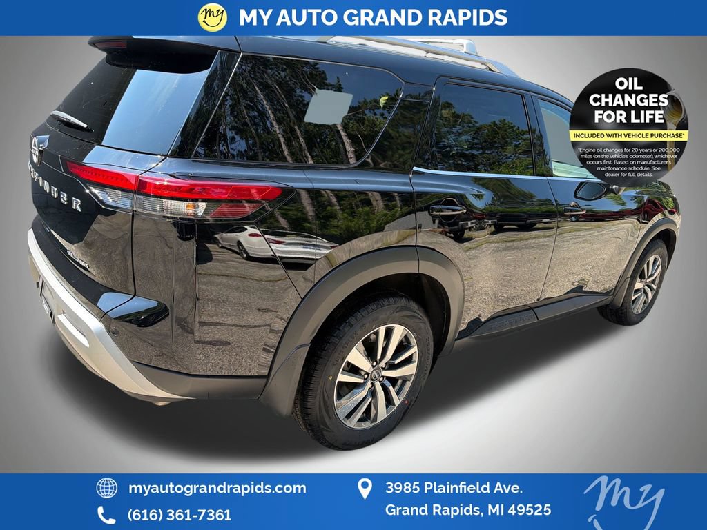 Used 2025 Nissan Pathfinder SL AWD/4WD image 7
