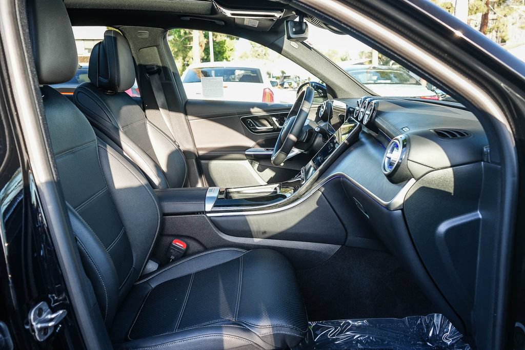 Used 2025 Mercedes-Benz GLC 300 image 16