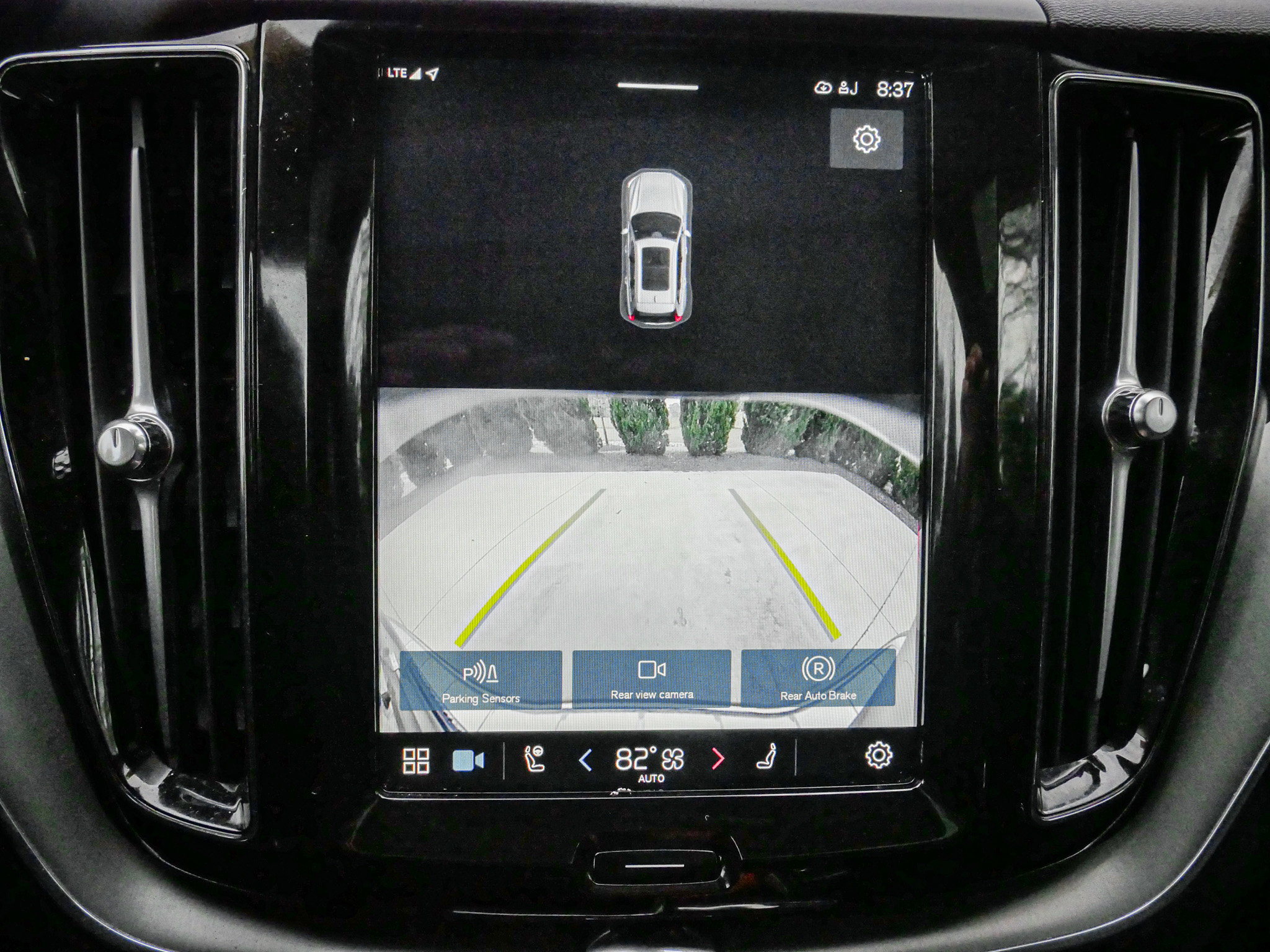 Used 2024 Volvo XC60 B5 Core image 25