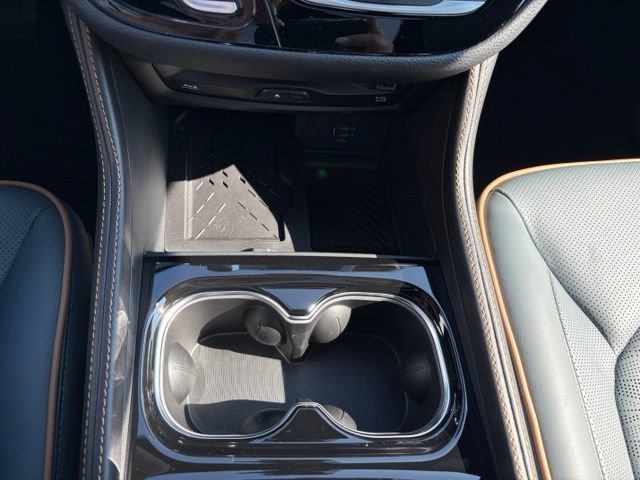New 2027 Chrysler Pacifica Pinnacle w/ Theater Group FWD image 36