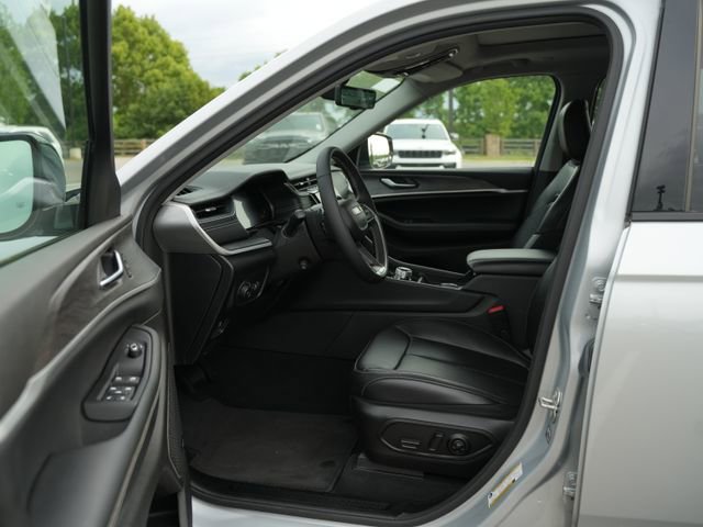 Used 2023 Jeep Grand Cherokee L Limited w/ Luxury Tech Group II AWD/4WD image 13