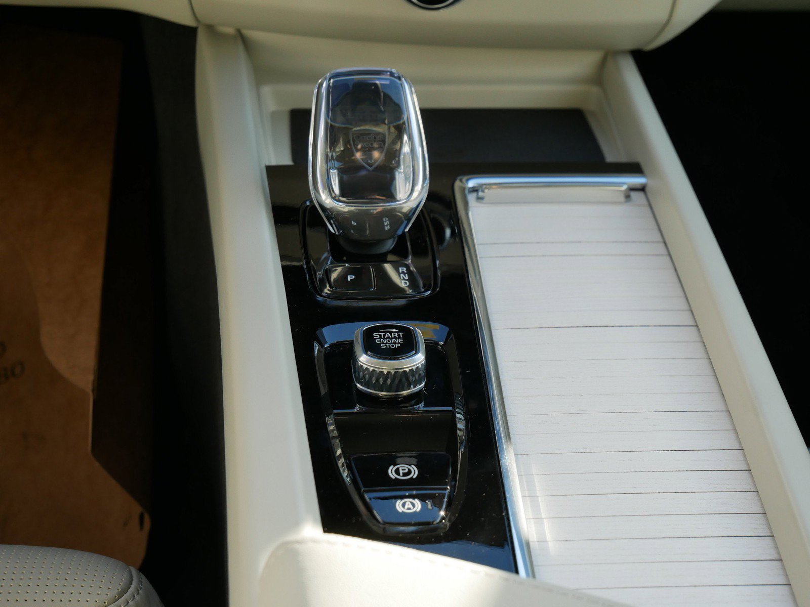 New 2027 Volvo XC60 B5 Ultra AWD/4WD image 9