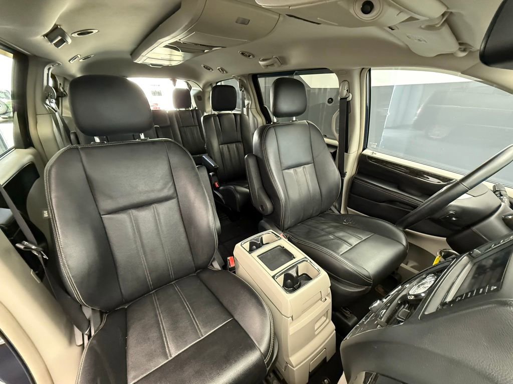 Used 2014 Chrysler Town & Country Touring image 51