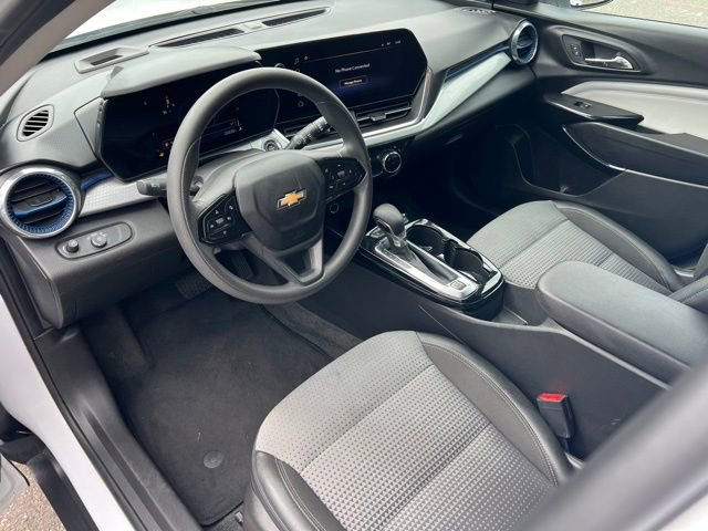 Used 2025 Chevrolet Trax LT FWD image 12