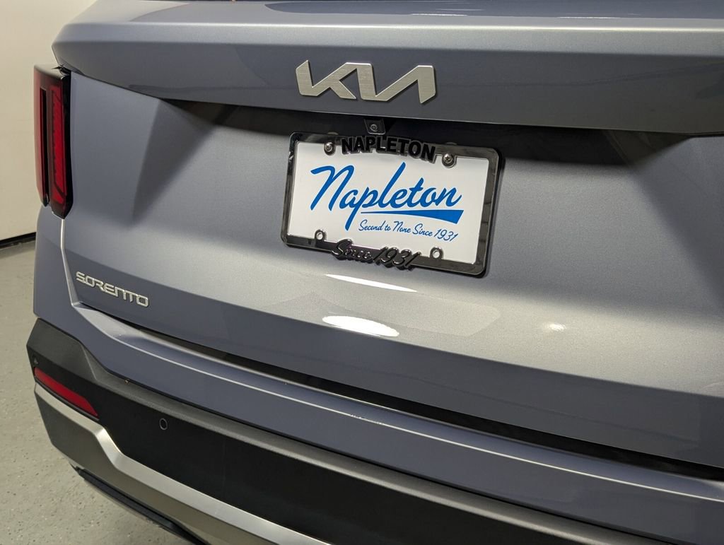 Used 2025 Kia Sorento EX w/ Panoramic Sunroof Package image 9