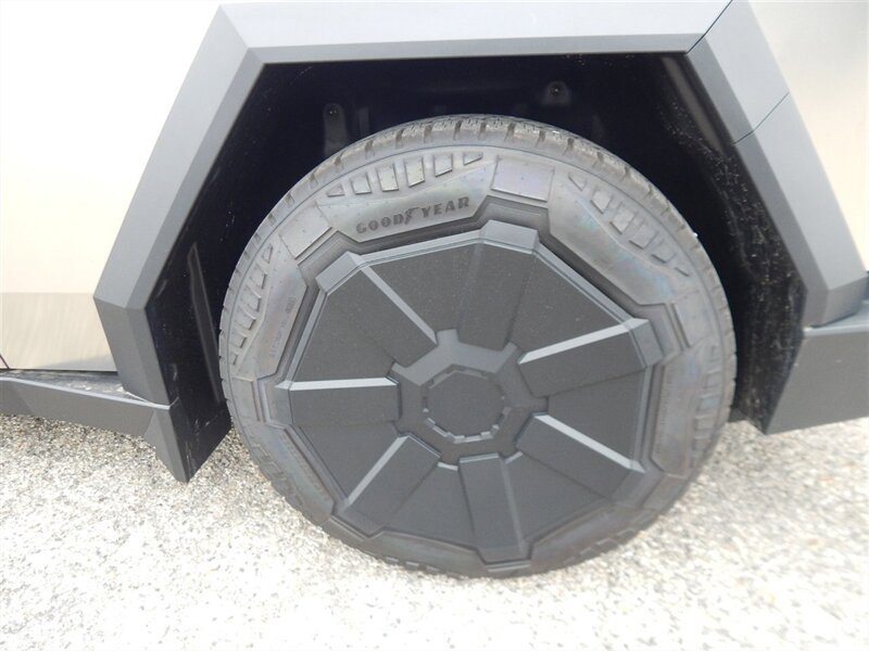 Used 2024 Tesla Cybertruck AWD Crew Cab image 10