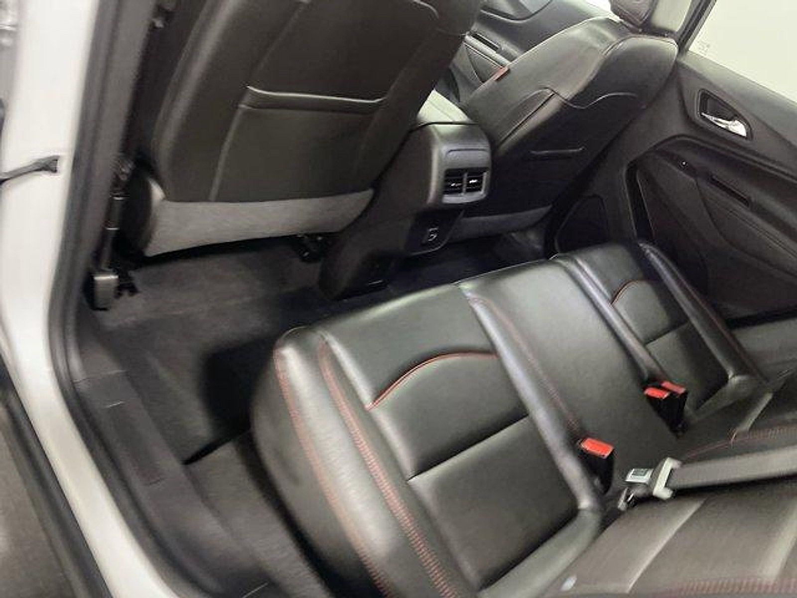 Used 2022 Chevrolet Equinox RS w/ RS Leather Package FWD image 12