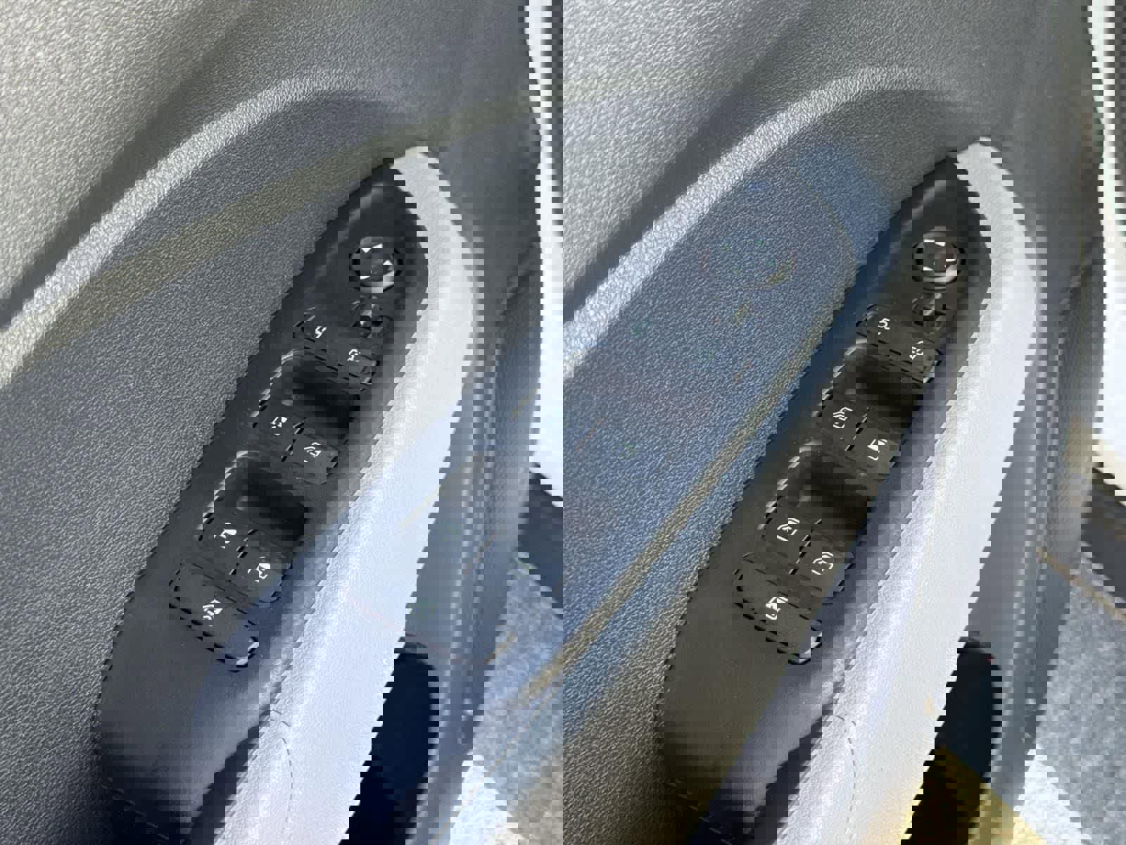 Used 2022 Hyundai Venue SEL image 16