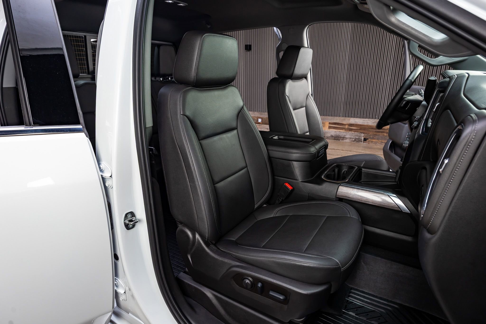 Used 2022 Chevrolet Silverado 2500 LTZ w/ LTZ Plus Package image 32