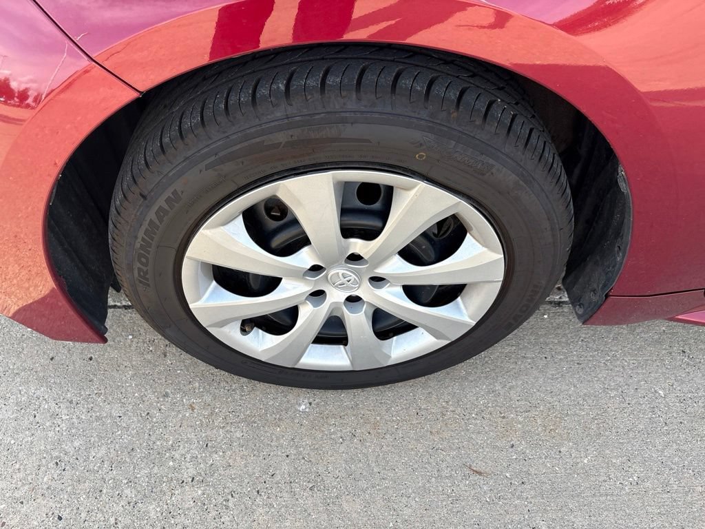 Used 2025 Toyota Corolla LE FWD image 11