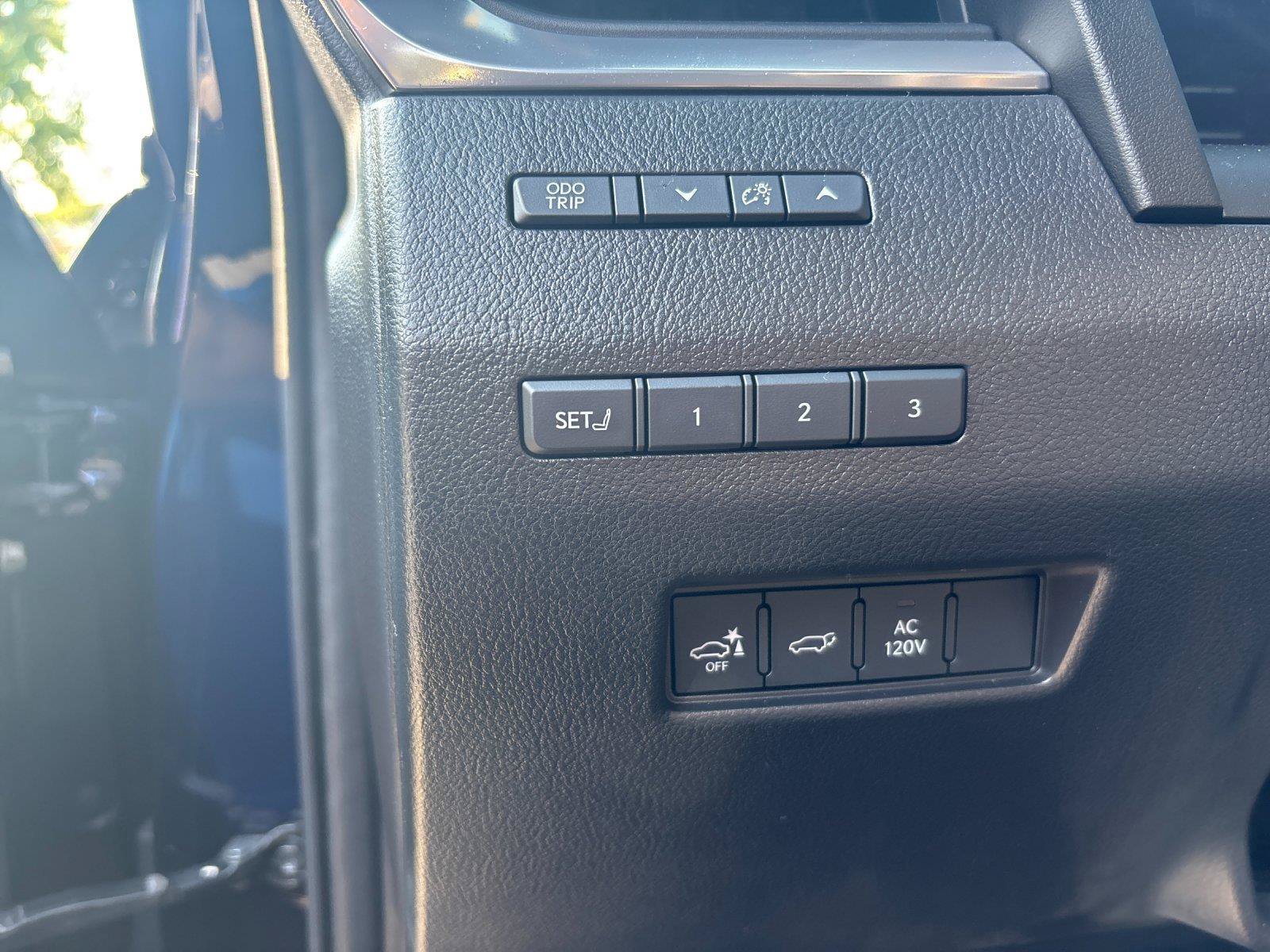 Used 2024 Lexus GX 550 w/ Accessory Package (31) AWD/4WD image 17