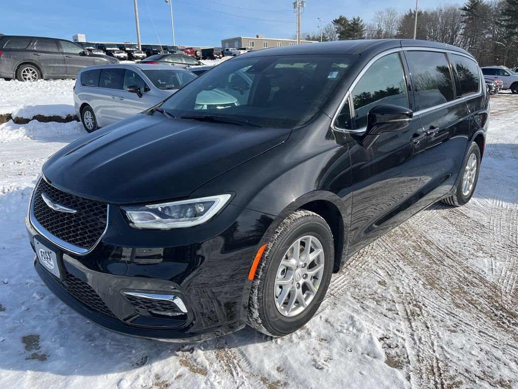 New 2026 Chrysler Pacifica Select FWD image 3