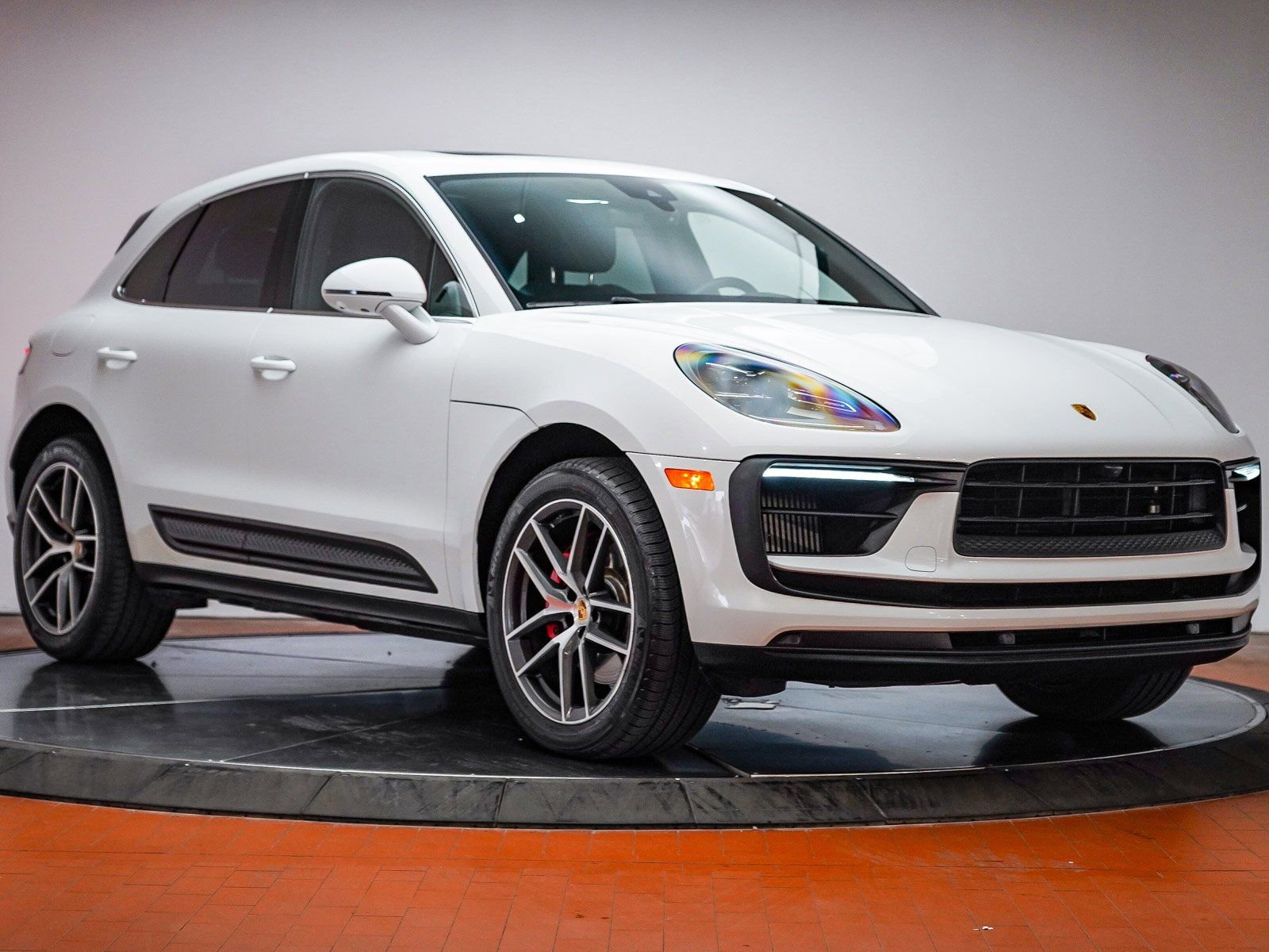 Certified 2022 Porsche Macan S image 10