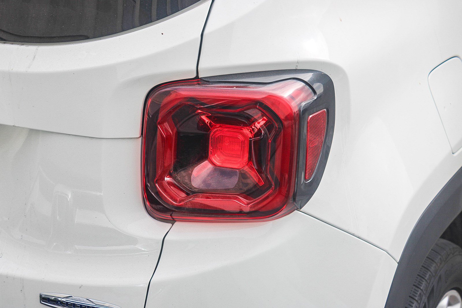 Used 2021 Jeep Renegade Latitude w/ Luxury Group I AWD/4WD image 16