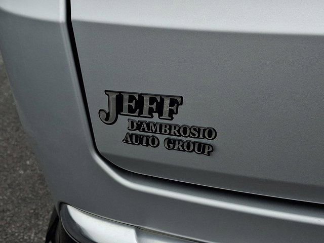 Certified 2024 Jeep Wagoneer L Series II w/ Flexible Seating Group image 37