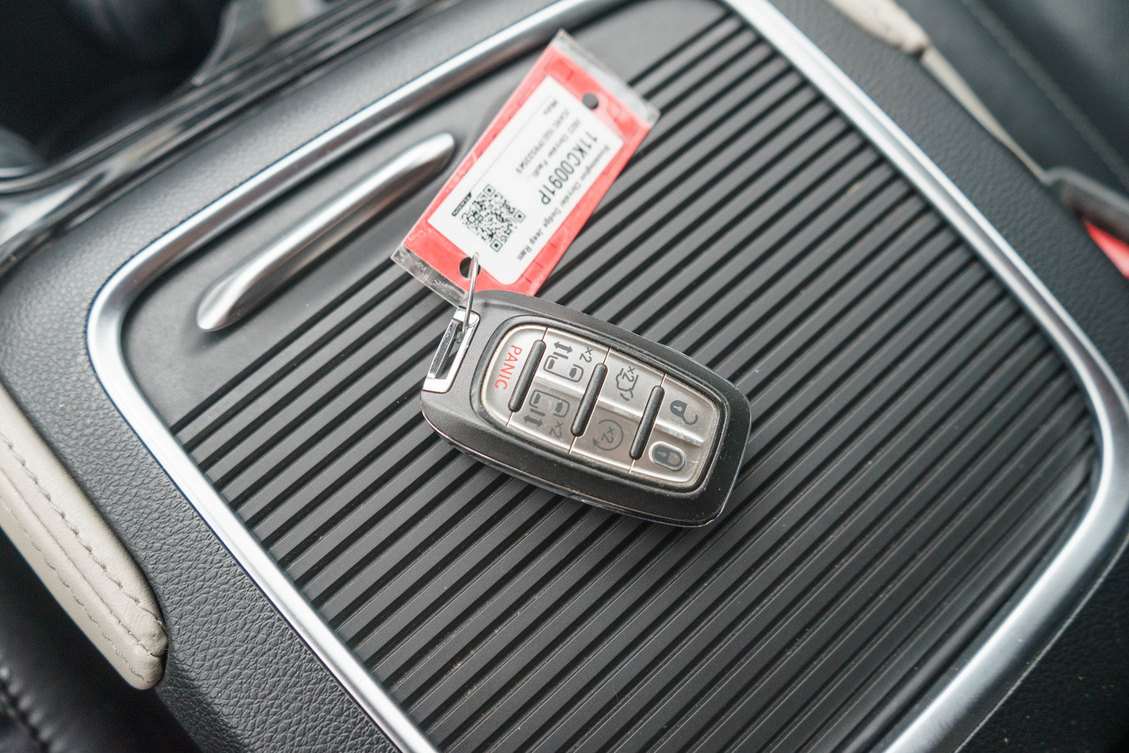 Used 2023 Chrysler Pacifica Limited FWD image 28