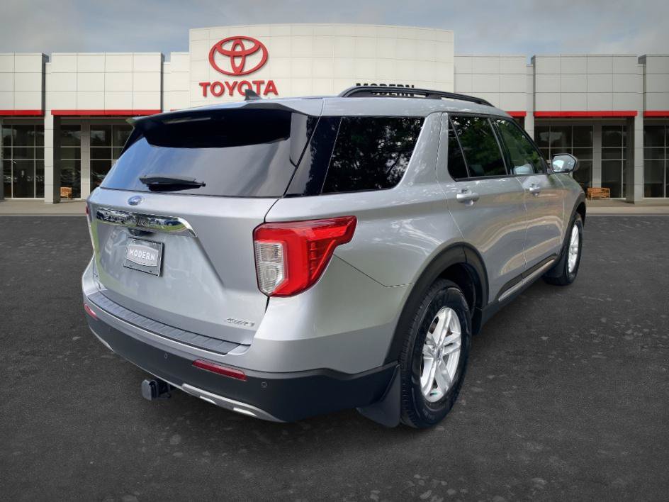 Used 2021 Ford Explorer XLT w/ Equipment Group 202A AWD/4WD image 5