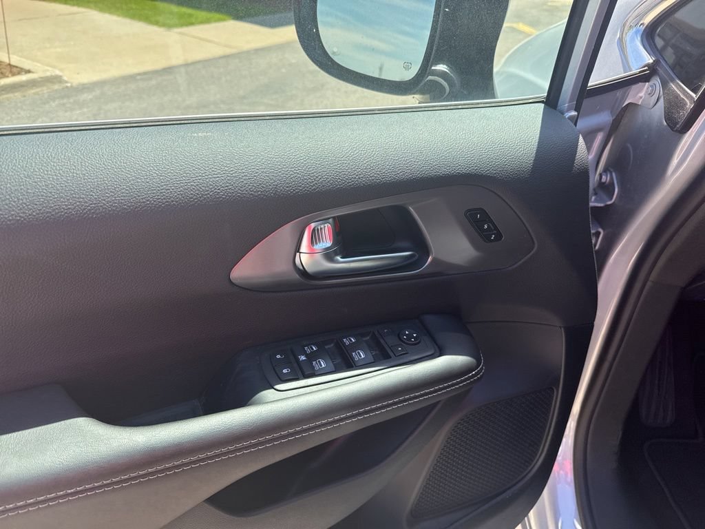 New 2026 Chrysler Pacifica Select AWD/4WD image 7