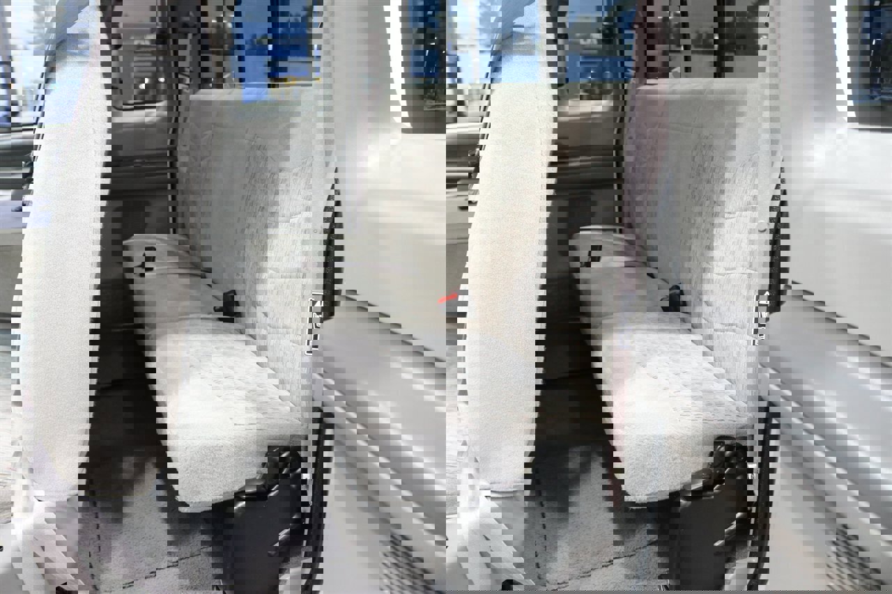 Used 2000 Ford F350 XLT image 19