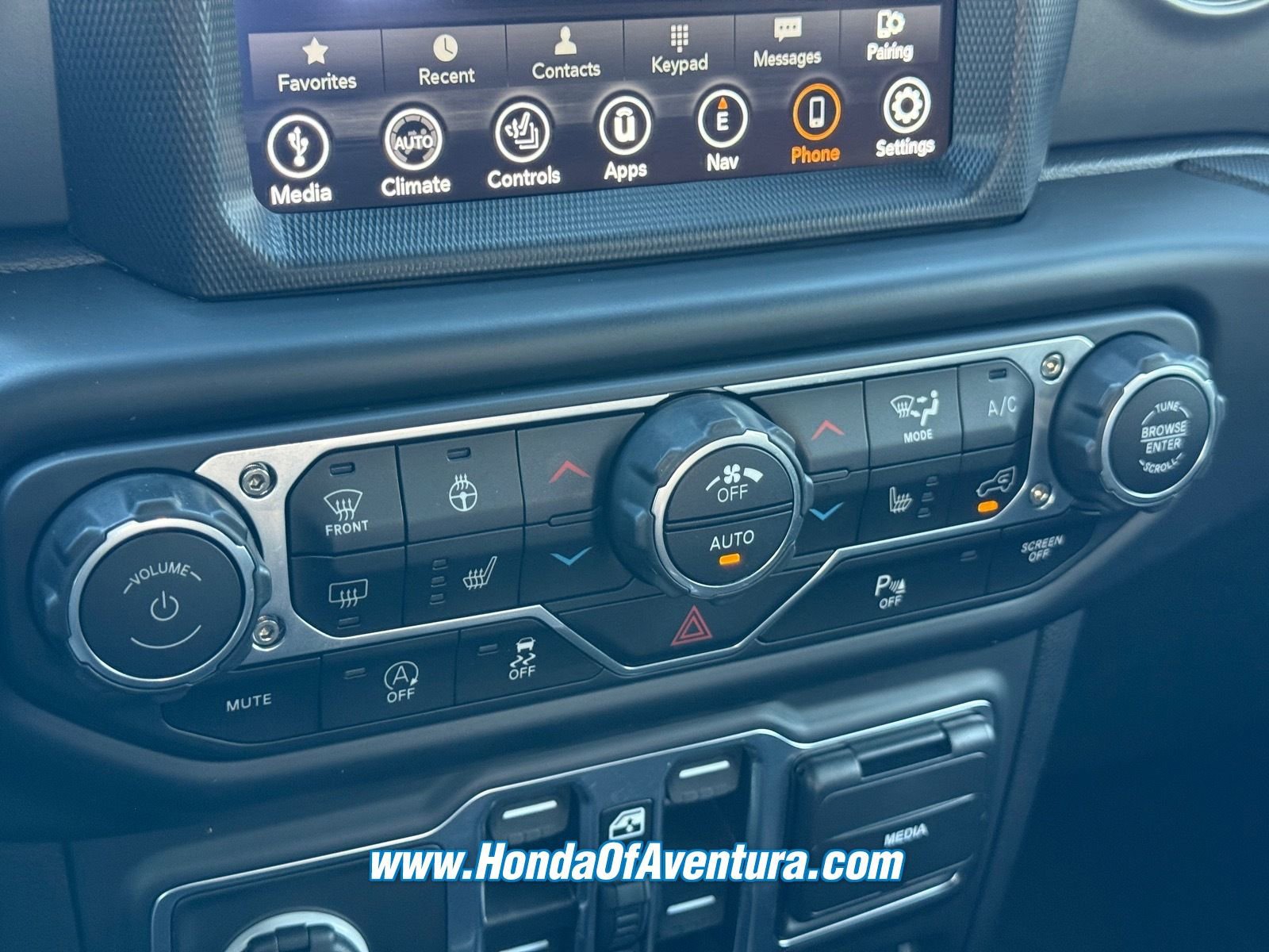 Used 2023 Jeep Gladiator Rubicon w/ LED Lighting Group AWD/4WD image 26
