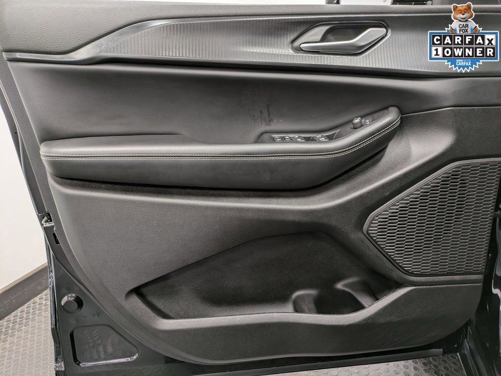 Used 2024 Jeep Grand Cherokee L Altitude image 8