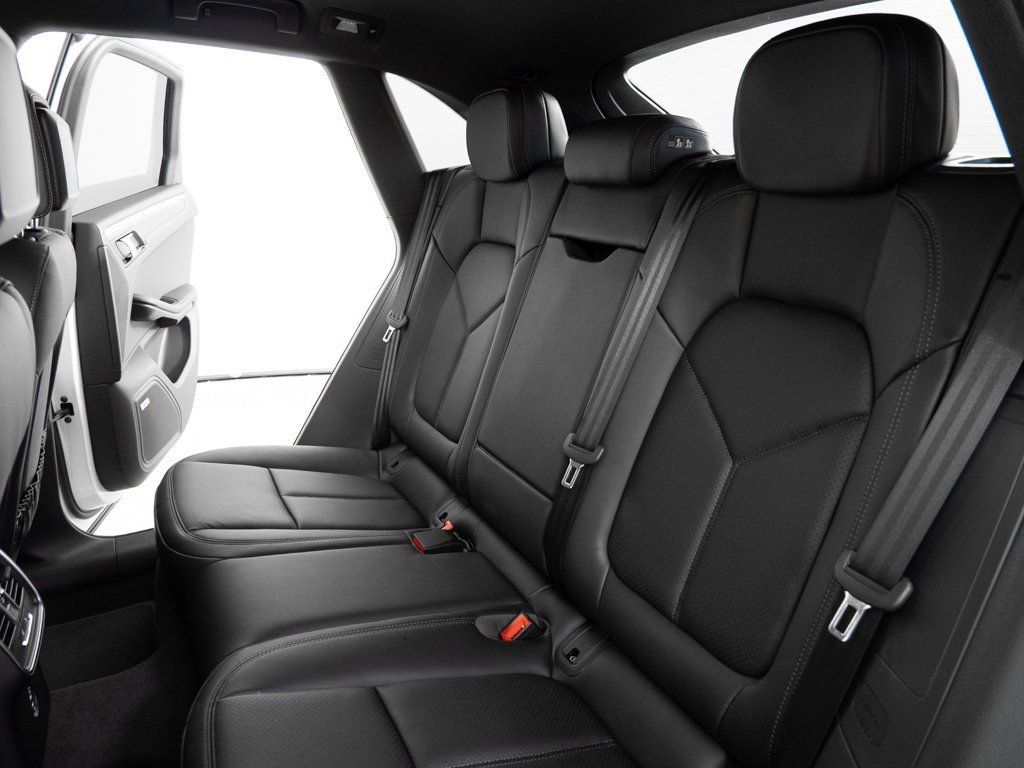 New 2026 Porsche Macan image 22