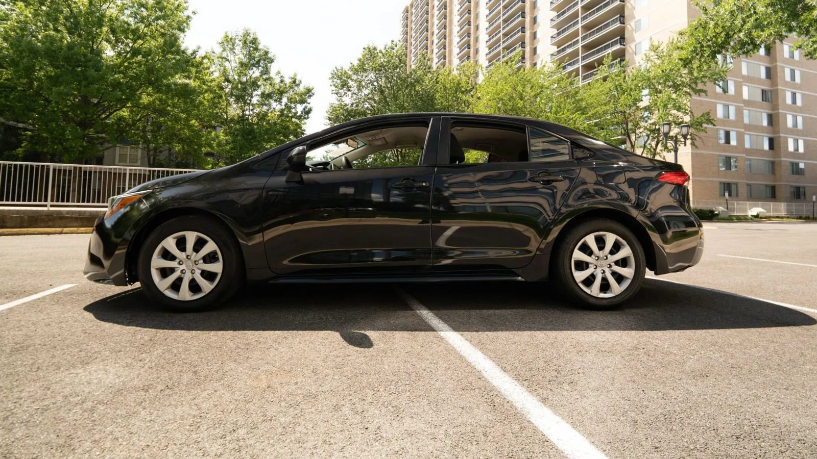 Used 2021 Toyota Corolla LE FWD image 7