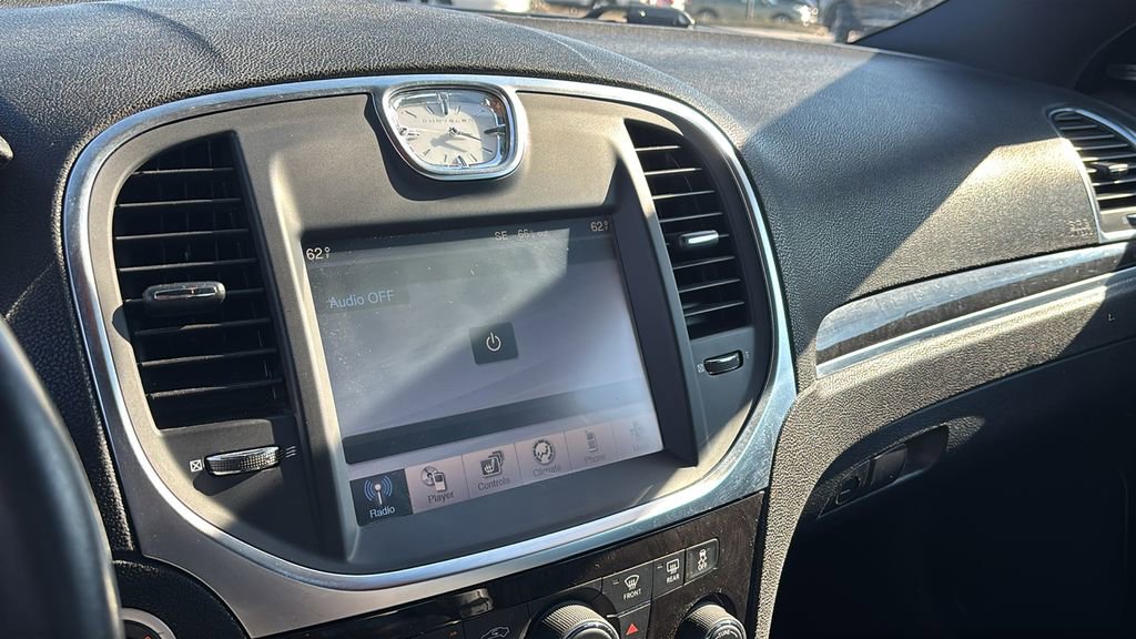 Used 2011 Chrysler 300 Limited image 19