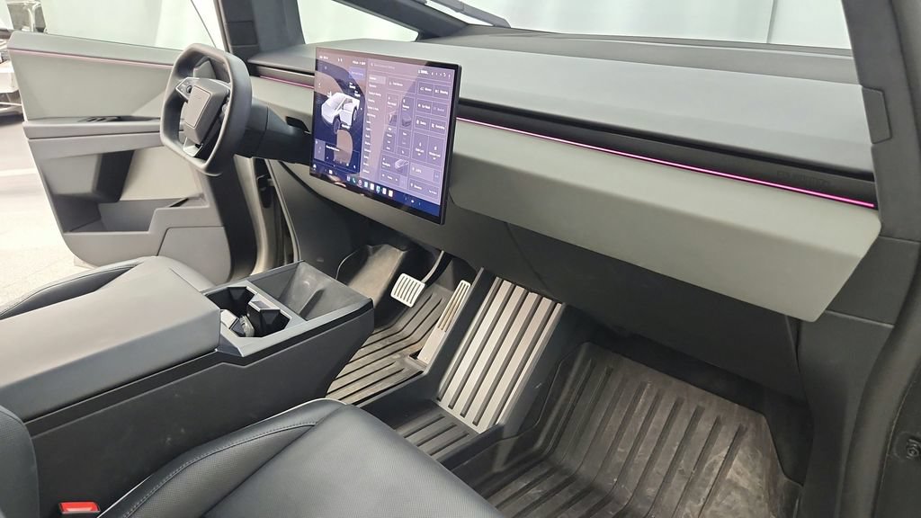 Used 2024 Tesla Cybertruck AWD Crew Cab image 21