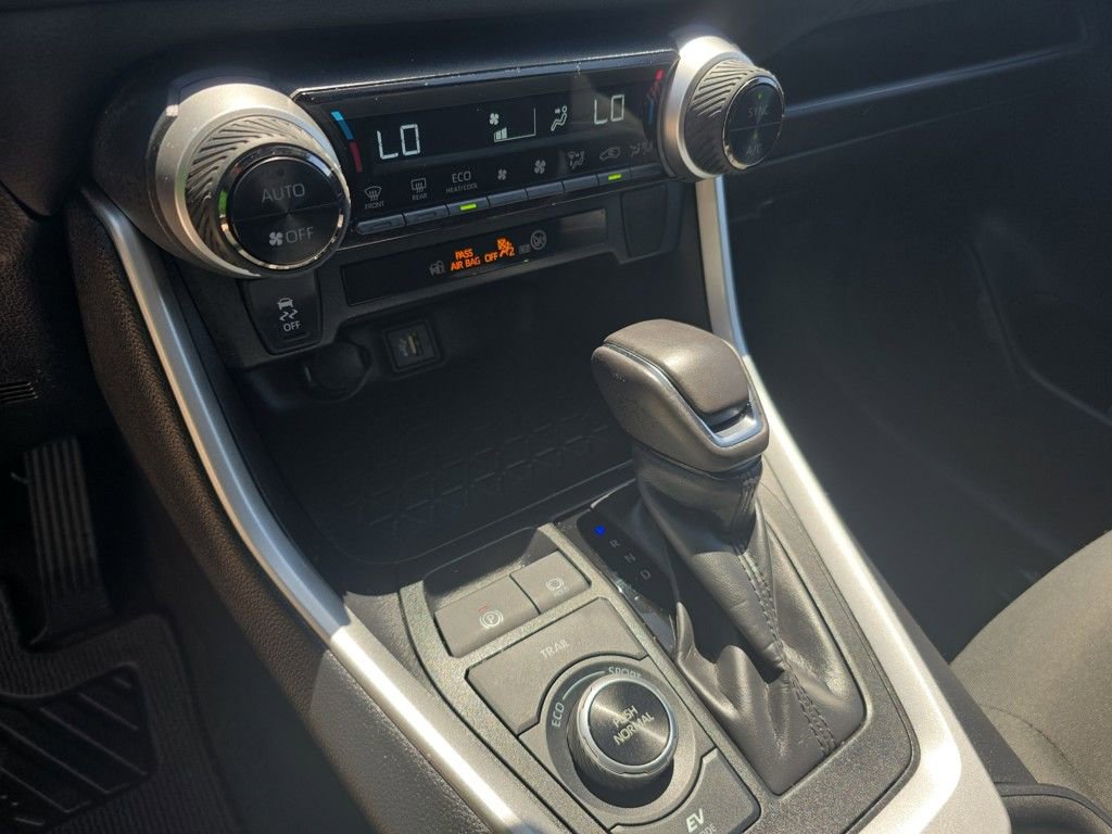 Certified 2024 Toyota RAV4 SE image 9
