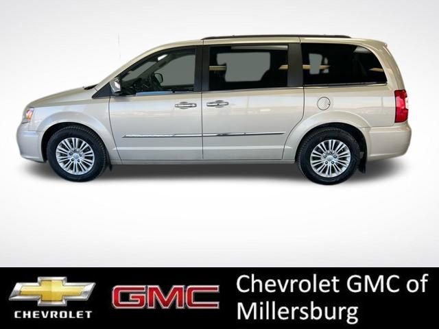Used 2015 Chrysler Town & Country Touring-L w/ Driver Convenience Group image 4