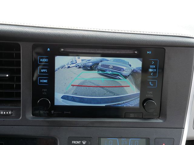 Used 2017 Toyota Sienna XLE image 30