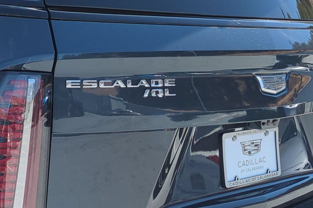 New 2026 Cadillac Escalade IQL Sport 2 w/ LPO, Premium Carpet Package AWD/4WD image 18