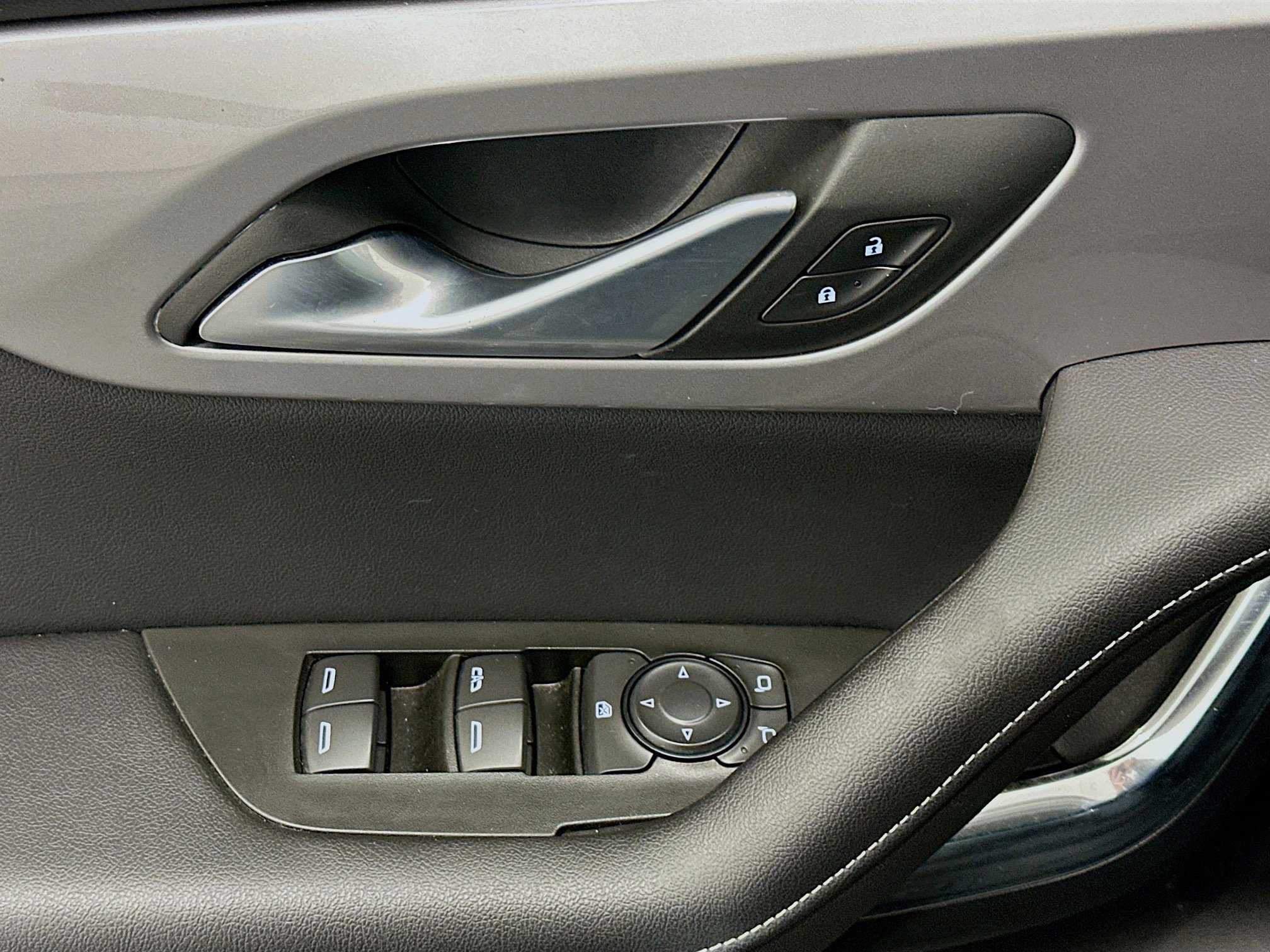 Used 2025 Chevrolet Blazer LT image 15