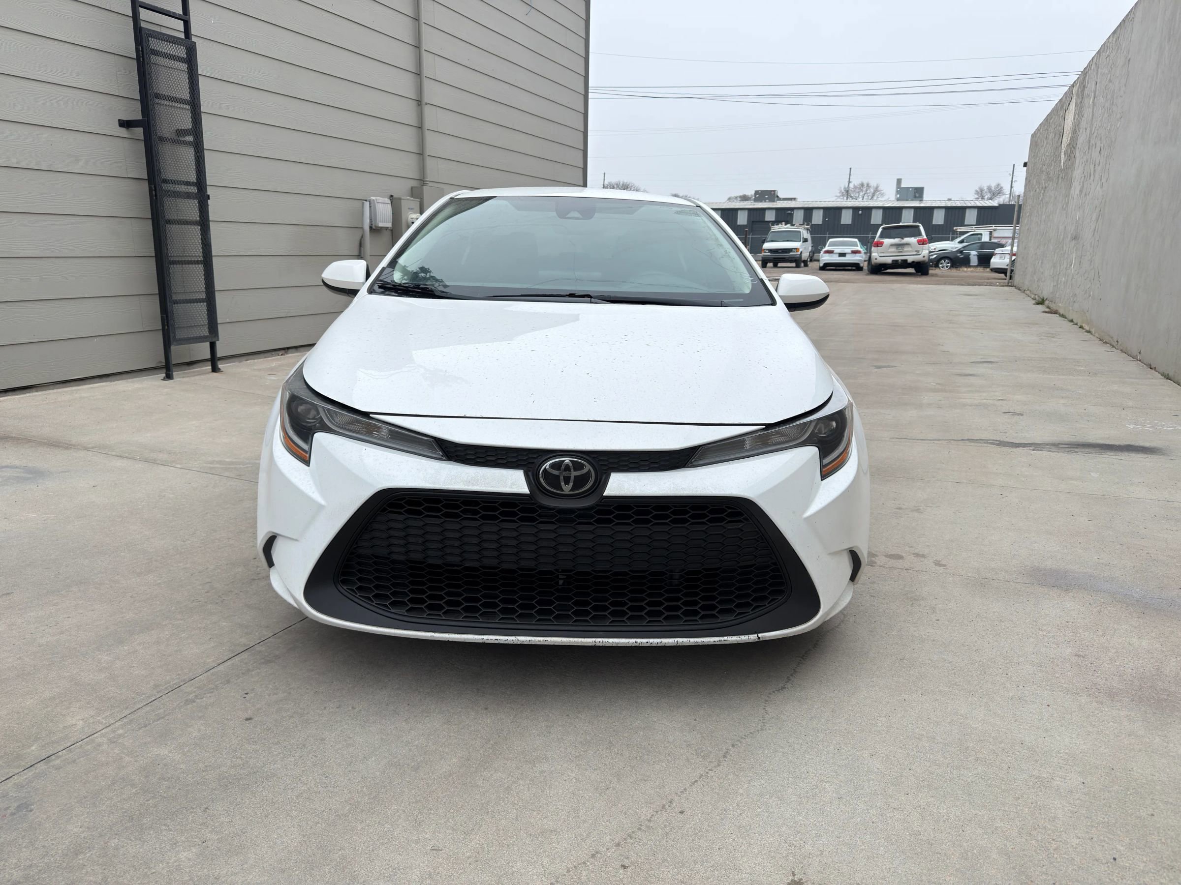 Used 2022 Toyota Corolla LE FWD image 2
