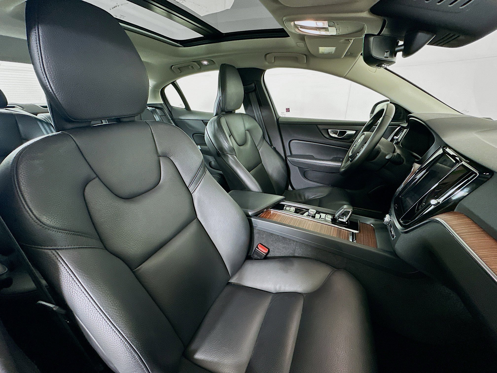 Used 2025 Volvo S60 B5 Plus image 31
