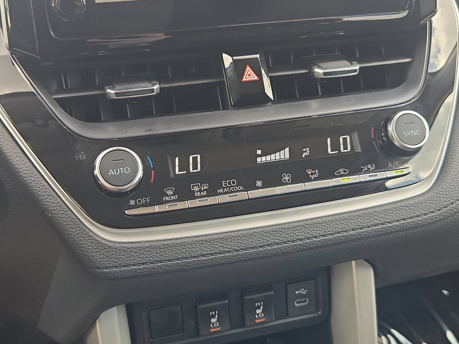 Certified 2025 Toyota Corolla Cross XLE FWD image 18