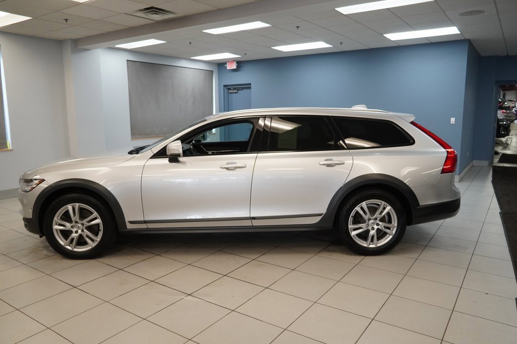 Used 2018 Volvo V90 T5 Cross Country w/ Convenience Package image 2