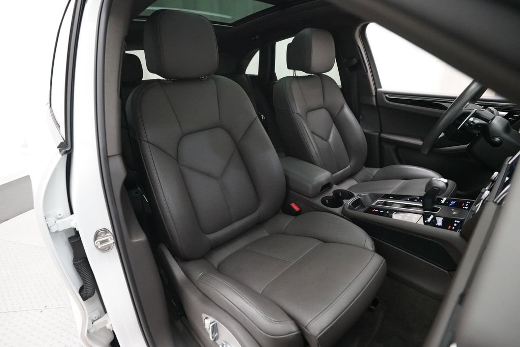 Certified 2023 Porsche Macan image 28