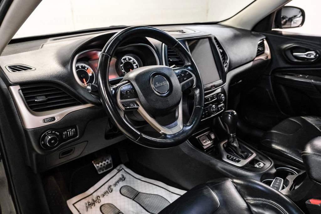 Used 2017 Jeep Cherokee Limited FWD image 3