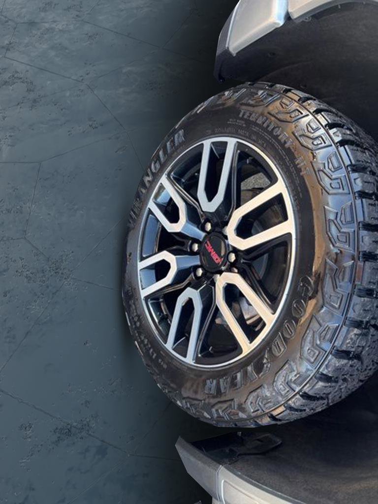 Used 2024 GMC Sierra 1500 AT4 w/ Technology Package image 14