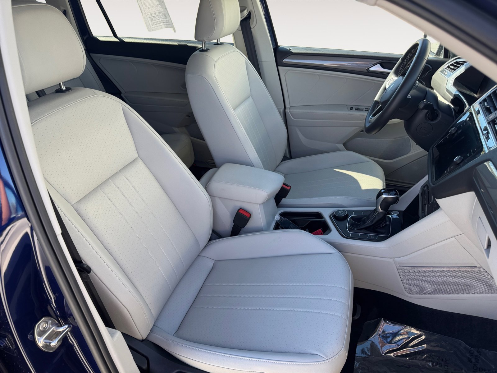 Certified 2022 Volkswagen Tiguan SE image 7